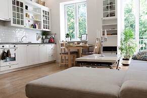 Warsaw Concierge Travellers Nest Wspolna