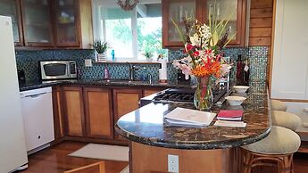 Hale Ki'i Maka Manu 4 Bedroom Home by RedAwning