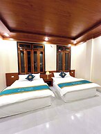 HG Hostel and Motobikes