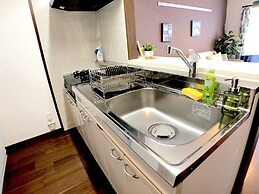 Luana Lea Karate Kaikan Mae