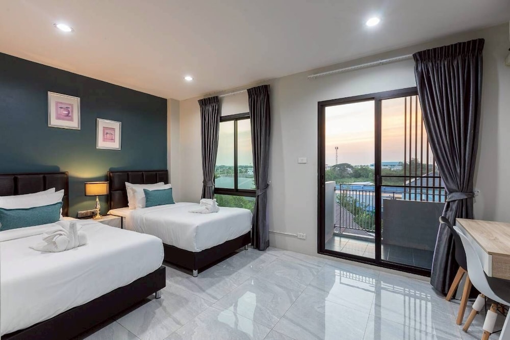 The Living Hotel SamutPrakan