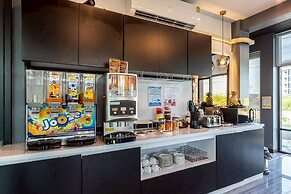 The Living Hotel SamutPrakan