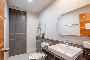 The Living Hotel SamutPrakan