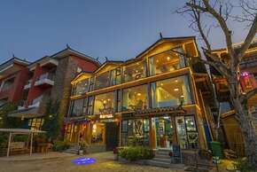 Floral Hotel · Smiling in the Flowers Lugu