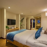 Floral Hotel · Smiling in the Flowers Lugu