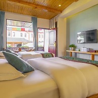 Floral Hotel · Smiling in the Flowers Lugu