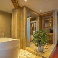 Floral Hotel · Smiling in the Flowers Lugu