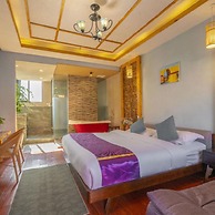 Floral Hotel · Smiling in the Flowers Lugu