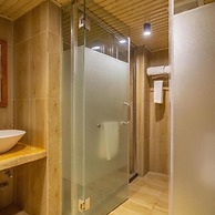 Floral Hotel · Smiling in the Flowers Lugu