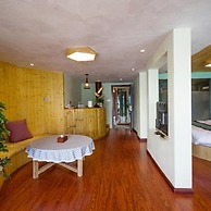 Floral Hotel · Smiling in the Flowers Lugu