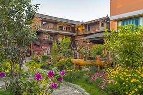 Floral Hotel · Smiling in the Flowers Lugu