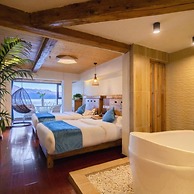 Floral Hotel · Smiling in the Flowers Lugu