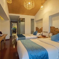 Floral Hotel · Smiling in the Flowers Lugu