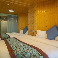 Floral Hotel · Smiling in the Flowers Lugu