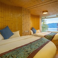 Floral Hotel · Smiling in the Flowers Lugu