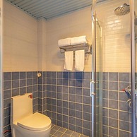 Floral Hotel · Smiling in the Flowers Lugu