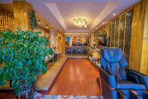 Floral Hotel · Smiling in the Flowers Lugu