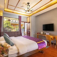 Floral Hotel · Smiling in the Flowers Lugu