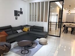 Single Eyelid Hostel