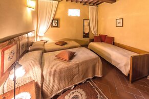 Holiday Home Features a Garden Features and Free Wifi