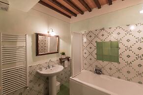 Holiday Home Features a Garden Features and Free Wifi