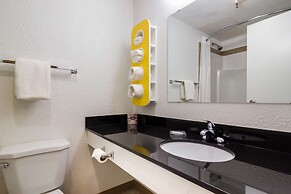 Motel 6 Kerrobert, SK