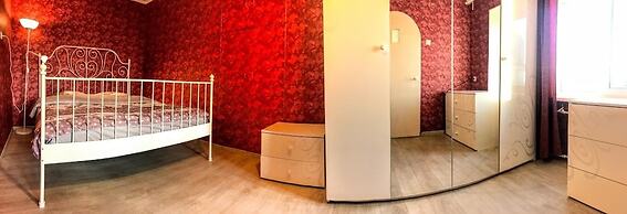 Apartment in the center with nice view on Pologaya 60