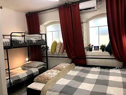 Apartment in the center on Pologaya 17