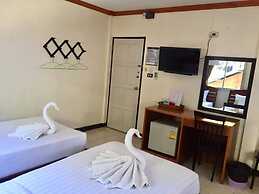 Golden Bee PhiPhi Hostel