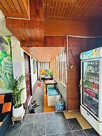 Golden Bee PhiPhi Hostel