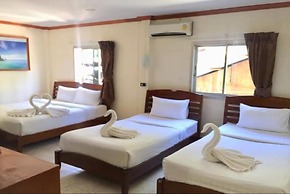 Golden Bee PhiPhi Hostel