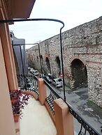 No 1 House By Valence