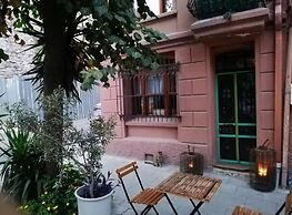 No 1 House By Valence