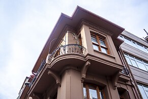 No 1 House By Valence