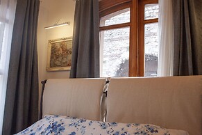 No 1 House By Valence