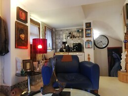 No 1 House By Valence