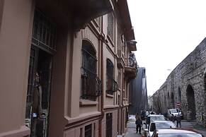 No 1 House By Valence