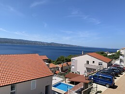 Apartments Mate with pool