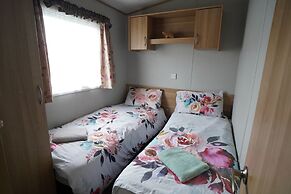 Pets go Free 3 Bedroom Caravan at Heacham Beach