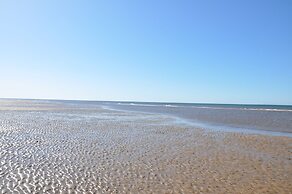 Pets go Free 3 Bedroom Caravan at Heacham Beach