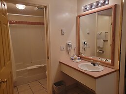 Western Budget Motel Whitecourt 3