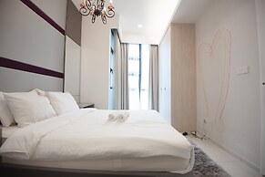 The Robertson by White Forest Suites