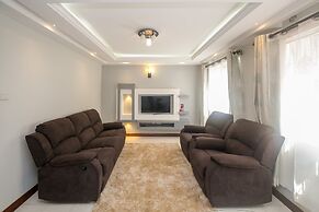 Spacious 2bdr Home-5mins TO Wilson Airport