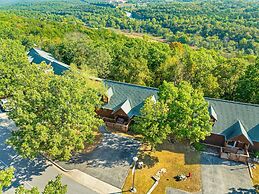 Ozarks Oasis 4 Bedroom Cabin by RedAwning