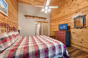 Ozarks Oasis 4 Bedroom Cabin by RedAwning