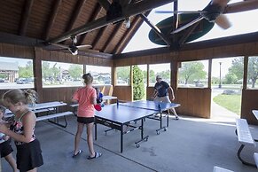 Ozarks Oasis 4 Bedroom Cabin by RedAwning