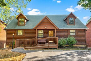 Ozarks Oasis 4 Bedroom Cabin by RedAwning