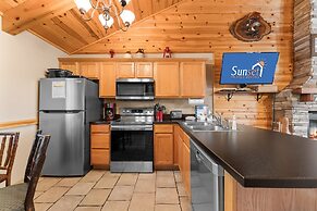 Ozarks Oasis 4 Bedroom Cabin by RedAwning