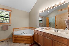 Ozarks Oasis 4 Bedroom Cabin by RedAwning