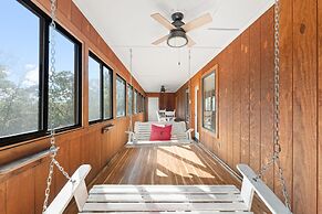 Ozarks Oasis 4 Bedroom Cabin by RedAwning